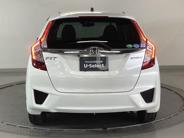 フィットハイブリッド Ｆパッケージ　メモリーナビ　ＥＴＣ　リアカメラ　ＣＤ　ＤＶＤ　スマキー　運転席助手席エアバッグ　ナビＴＶ　ＥＣＯＮモード　キーレス　運転席エアバッグ　オートエアコン　ＡＢＳ　ワンセグ　パワーステアリング　Ｒカメ（10枚目）