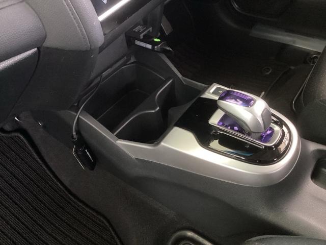フィットハイブリッド Ｆパッケージ　メモリーナビ　ＥＴＣ　リアカメラ　ＣＤ　ＤＶＤ　スマキー　運転席助手席エアバッグ　ナビＴＶ　ＥＣＯＮモード　キーレス　運転席エアバッグ　オートエアコン　ＡＢＳ　ワンセグ　パワーステアリング　Ｒカメ（40枚目）