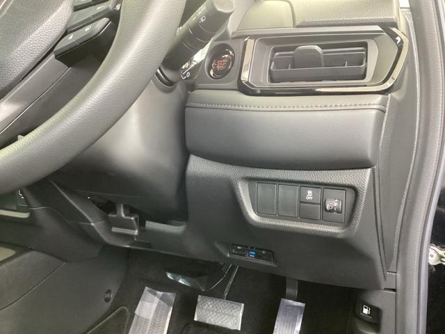 �����ŕ֗��Ȃd�s�b������A�������h���u�r�`�Ȃǂ̃X�C�b�`�́A�^�]�Ȃ̉E���A��̓͂��₷���ʒu�ɂ���܂��B