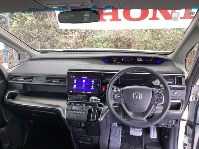 �܂Ԃ��������������炰��A�F�̃n�[�t�V�F�C�h�t�����g�E�B���h�E�����Ă��܂��B�܂��A�v���Y�}�N���X�^�[�Z�p���ڃf���A���t���I�[�g�G�A�R���ŉ��K�ł��B