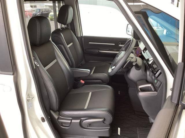 �t�����g�L�X�A�Z�p���[�g�V�[�g�̉^�]�Ȃ́A�n�C�g�A�W���X�^�[���t���Ă���̂ŁA���K�Ƀh���C�u���ł��܂��B�n���h���̓e���X�R�s�b�N�@�\�ŁA�n���h���ʒu����E���E��O�E���ɒ��߂ł��܂��B