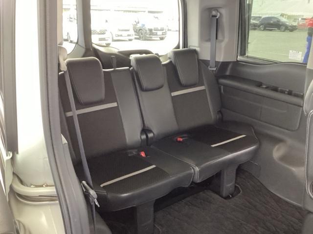 �R��ڃV�[�g�́A�������[�V�����ŏ����Ɋi�[�ł���}�W�b�N�V�[�g�Ȃ̂ŁA���Q�b�W�X�y�[�X�̓t���b�g�ōL����܂��B