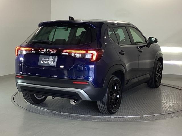 �{�f�B�J���[�́A�I�u�V�_���u���[�p�[���ŁA���j�΂̂悤�Ȑ[�݂Ɠ����������킹���A�_�[�N�u���[�ł��I