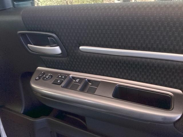 ステップワゴンスパーダ スパーダホンダセンシング　純正ナビ　フルセグ　リアカメラ　両側自動ドア　キーフリー　ＬＥＤランプ　ＥＴＣ装備　ＵＳＢ接続　ＤＶＤ再生可　セキュリティアラーム　オートクルーズ　パワーウィンドウ　横滑り防止機能　ＡＢＳ　ターボ車（51枚目）