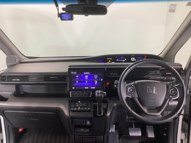 �t�����g�K���X���傫���A���C�h�Ȏ��E�ŉ^�]�����₷���Ȃ�悤�ɁA�݌v����Ă��܂��B