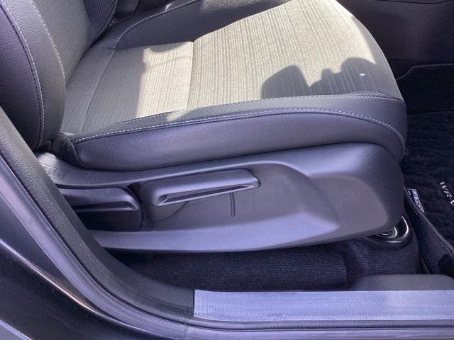 �蓮�̃��o�[���g���āA�V�[�g�̍�����w������̊p�x��ς��邱�Ƃ��ł��܂��B