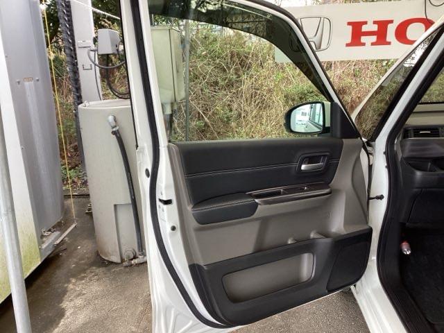 フリード Ｇ・ホンダセンシング　純正ナビ　フルセグ　６人乗り　Ａクルコン　ダブルエアバック　スマキー　セキュリティ　横滑防止装置　カラーバックモニター　ＬＥＤランプ　エアコン　パワーウィンドウ　３列シ－ト　ＳＲＳ　ＥＴＣ　ＤＶＤ（37枚目）