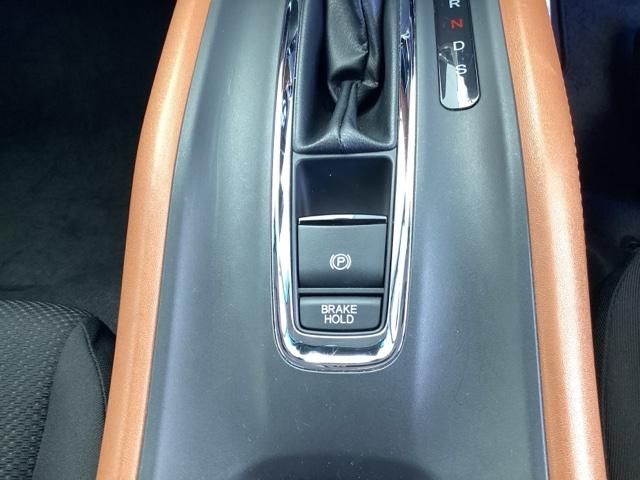 ヴェゼル Ｘ　ナビ　Ｒカメラ　ブルートゥース　フルセグＴＶ　エマージェンシーストップシグナル　Ｂカメ　Ｗエアバッグ　地ＴＶ　フルオートエアコン　パワーウィンドウ　スマキー　記録簿　アイドルストップ　ＥＴＣ車載器（17枚目）