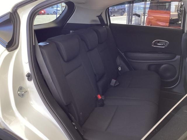 ヴェゼル Ｘ　ナビ　Ｒカメラ　ブルートゥース　フルセグＴＶ　エマージェンシーストップシグナル　Ｂカメ　Ｗエアバッグ　地ＴＶ　フルオートエアコン　パワーウィンドウ　スマキー　記録簿　アイドルストップ　ＥＴＣ車載器（19枚目）