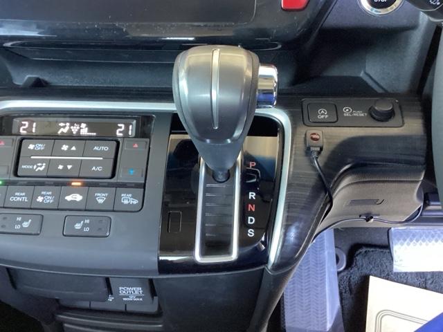 ステップワゴンスパーダ スパーダ・クールスピリット　純正ナビ　全周囲カメラ　７人乗り　ＶＳＡ　全方位モニター　シ－トヒ－タ－　地デジフルセグ　盗難防止　ＬＥＤライト　両側電動ドア　エアバッグ　サイドエアバック　キーフリー　ＵＳＢ接続　ＥＴＣ車載器（14枚目）