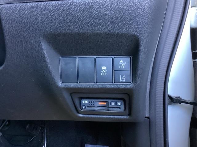 ステップワゴンスパーダ スパーダ・クールスピリット　純正ナビ　全周囲カメラ　７人乗り　ＶＳＡ　全方位モニター　シ－トヒ－タ－　地デジフルセグ　盗難防止　ＬＥＤライト　両側電動ドア　エアバッグ　サイドエアバック　キーフリー　ＵＳＢ接続　ＥＴＣ車載器（16枚目）