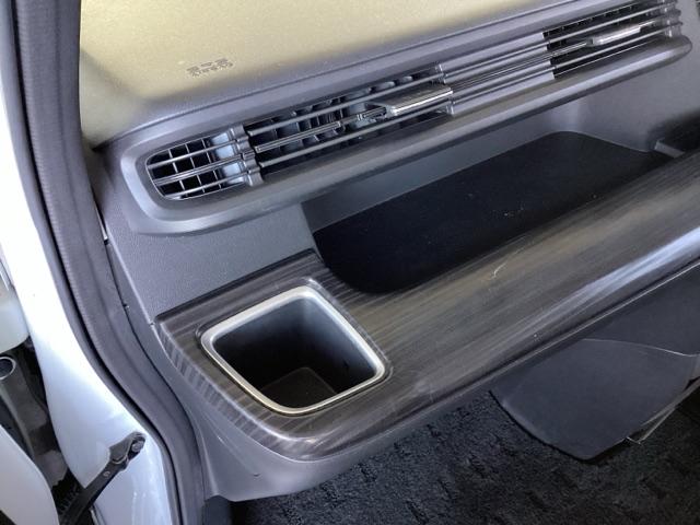 ステップワゴンスパーダ スパーダ・クールスピリット　純正ナビ　全周囲カメラ　７人乗り　ＶＳＡ　全方位モニター　シ－トヒ－タ－　地デジフルセグ　盗難防止　ＬＥＤライト　両側電動ドア　エアバッグ　サイドエアバック　キーフリー　ＵＳＢ接続　ＥＴＣ車載器（42枚目）