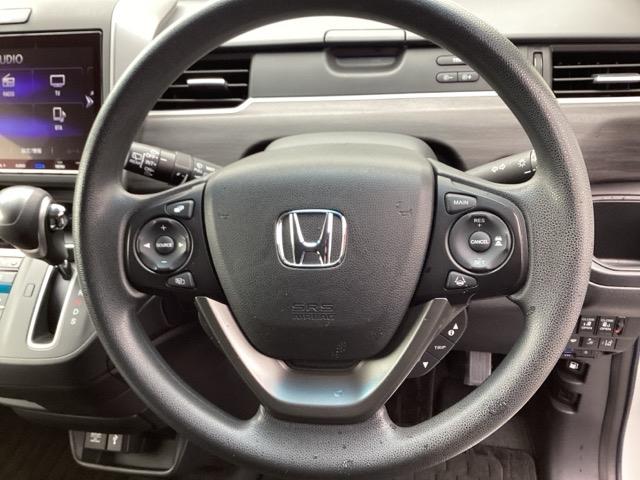 フリード Ｇブラックスタイル　メモリーナビ　ＥＴＣ　リアカメラ　横滑り防止　ＵＳＢ　シートヒータ　イモビ　キーフリー　地デジ　オートエアコン　三列シート　Ｒカメラ　クルコン　スマートキー　ＬＥＤヘッドランプ　ＤＶＤ再生可能（3枚目）