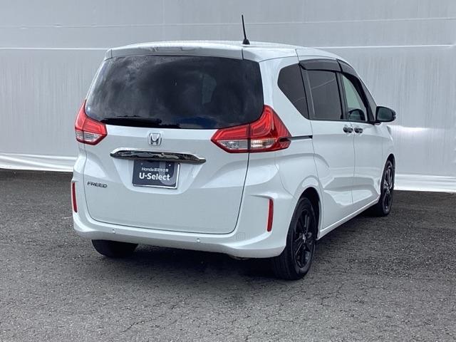 フリード Ｇブラックスタイル　メモリーナビ　ＥＴＣ　リアカメラ　横滑り防止　ＵＳＢ　シートヒータ　イモビ　キーフリー　地デジ　オートエアコン　三列シート　Ｒカメラ　クルコン　スマートキー　ＬＥＤヘッドランプ　ＤＶＤ再生可能（10枚目）