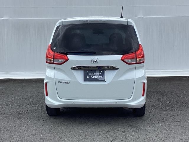 フリード Ｇブラックスタイル　メモリーナビ　ＥＴＣ　リアカメラ　横滑り防止　ＵＳＢ　シートヒータ　イモビ　キーフリー　地デジ　オートエアコン　三列シート　Ｒカメラ　クルコン　スマートキー　ＬＥＤヘッドランプ　ＤＶＤ再生可能（11枚目）