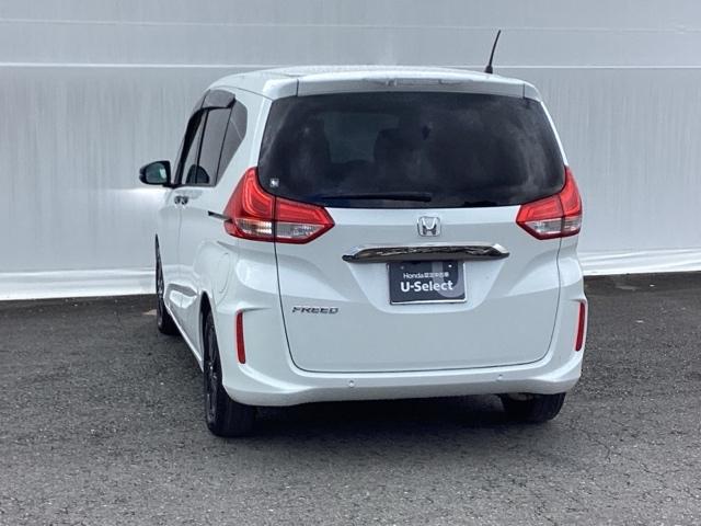 フリード Ｇブラックスタイル　メモリーナビ　ＥＴＣ　リアカメラ　横滑り防止　ＵＳＢ　シートヒータ　イモビ　キーフリー　地デジ　オートエアコン　三列シート　Ｒカメラ　クルコン　スマートキー　ＬＥＤヘッドランプ　ＤＶＤ再生可能（12枚目）