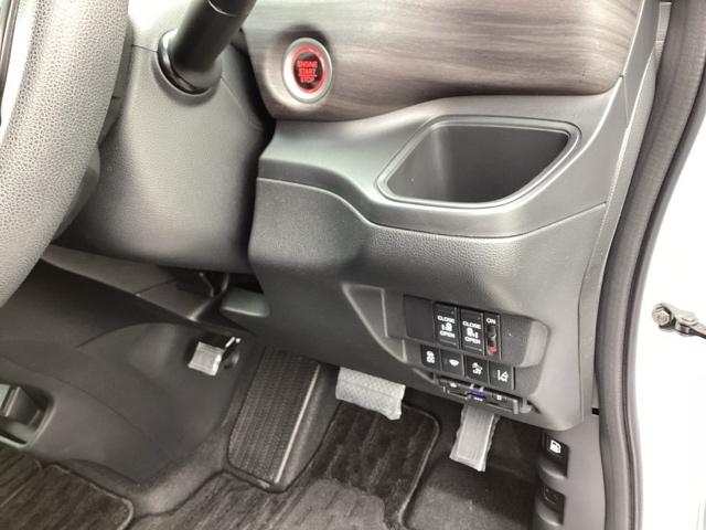 フリード Ｇブラックスタイル　メモリーナビ　ＥＴＣ　リアカメラ　横滑り防止　ＵＳＢ　シートヒータ　イモビ　キーフリー　地デジ　オートエアコン　三列シート　Ｒカメラ　クルコン　スマートキー　ＬＥＤヘッドランプ　ＤＶＤ再生可能（16枚目）