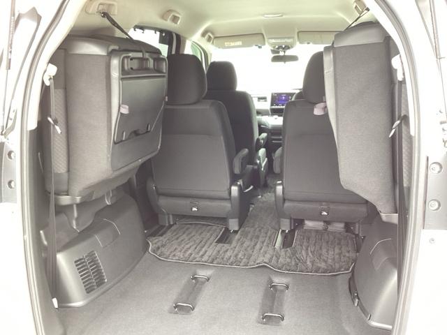 フリード Ｇブラックスタイル　メモリーナビ　ＥＴＣ　リアカメラ　横滑り防止　ＵＳＢ　シートヒータ　イモビ　キーフリー　地デジ　オートエアコン　三列シート　Ｒカメラ　クルコン　スマートキー　ＬＥＤヘッドランプ　ＤＶＤ再生可能（29枚目）