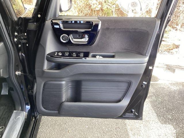 Ｎ－ＢＯＸカスタム Ｌ　純正メモリーナビ　シートヒーター　ＥＴＣ　スマートキーシステム　リヤカメラ　サイドカーテンエアバック　記録簿　ナビ＆ＴＶ　ＵＳＢポート　ＬＥＤ　キーフリー　両側スライド片側電動ドア　パワーステアリング（50枚目）