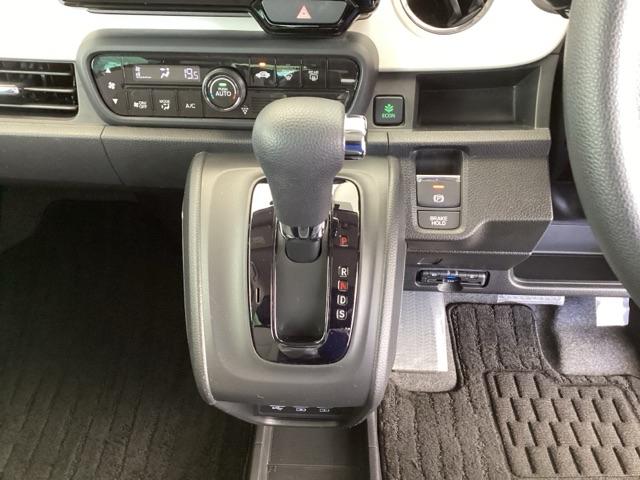 Ｎ－ＯＮＥ オリジナル　純正メモリーナビ　リアカメラ　ＥＴＣ　両席エアバック　サイドカーテンエアバック　盗難防止　ＬＥＤヘッド　スマキー　フルオートエアコン　横滑り防止機能　Ｃソナー　バックカメラ　キーフリー　ｉストップ（13枚目）