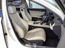 フロントは2席共、本革パワーシート仕様なので、快適にドライブができます。ハンドルはテレスコピック機能で、ハンドル位置を上・下・手前・奥に調節できます。