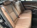 ワイドボディで、ゆとりのシートヒーター付リアシートは、３人掛けです。センターはアームレストにもなります。