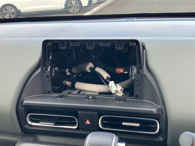 フリード ｅ：ＨＥＶクロスター　登録済未使用車　ブラインドスポットインフォメーション　２列目６：４分割可倒式シート　コンビシート　シートヒーター　１５インチアルミホイール　ＨｏｎｄａＳＥＮＳＩＮＧ（3枚目）