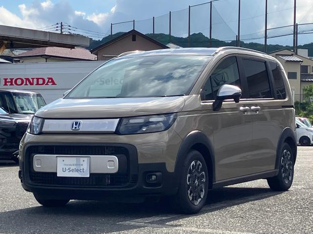 フリード ｅ：ＨＥＶクロスター　登録済未使用車　ブラインドスポットインフォメーション　２列目６：４分割可倒式シート　コンビシート　シートヒーター　１５インチアルミホイール　ＨｏｎｄａＳＥＮＳＩＮＧ（5枚目）