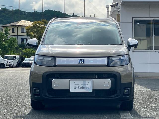 フリード ｅ：ＨＥＶクロスター　登録済未使用車　ブラインドスポットインフォメーション　２列目６：４分割可倒式シート　コンビシート　シートヒーター　１５インチアルミホイール　ＨｏｎｄａＳＥＮＳＩＮＧ（6枚目）