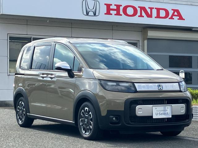 フリード ｅ：ＨＥＶクロスター　登録済未使用車　ブラインドスポットインフォメーション　２列目６：４分割可倒式シート　コンビシート　シートヒーター　１５インチアルミホイール　ＨｏｎｄａＳＥＮＳＩＮＧ（7枚目）