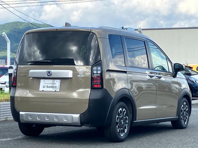 フリード ｅ：ＨＥＶクロスター　登録済未使用車　ブラインドスポットインフォメーション　２列目６：４分割可倒式シート　コンビシート　シートヒーター　１５インチアルミホイール　ＨｏｎｄａＳＥＮＳＩＮＧ（9枚目）