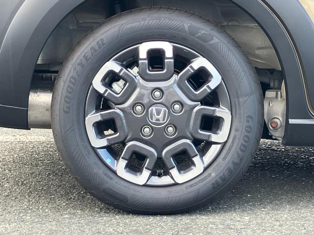 フリード ｅ：ＨＥＶクロスター　登録済未使用車　ブラインドスポットインフォメーション　２列目６：４分割可倒式シート　コンビシート　シートヒーター　１５インチアルミホイール　ＨｏｎｄａＳＥＮＳＩＮＧ（13枚目）
