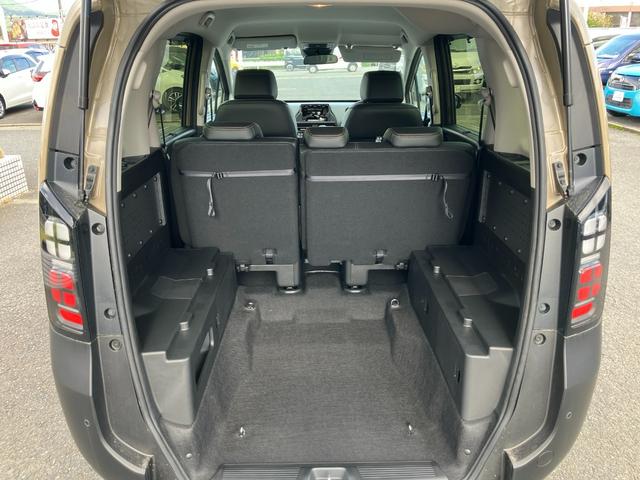 フリード ｅ：ＨＥＶクロスター　登録済未使用車　ブラインドスポットインフォメーション　２列目６：４分割可倒式シート　コンビシート　シートヒーター　１５インチアルミホイール　ＨｏｎｄａＳＥＮＳＩＮＧ（15枚目）