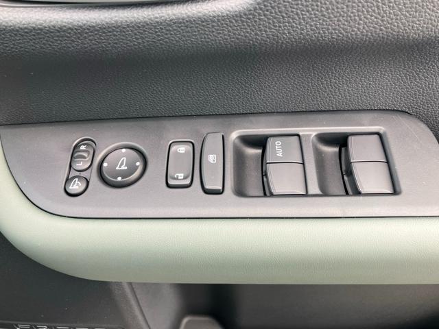フリード ｅ：ＨＥＶクロスター　登録済未使用車　ブラインドスポットインフォメーション　２列目６：４分割可倒式シート　コンビシート　シートヒーター　１５インチアルミホイール　ＨｏｎｄａＳＥＮＳＩＮＧ（25枚目）