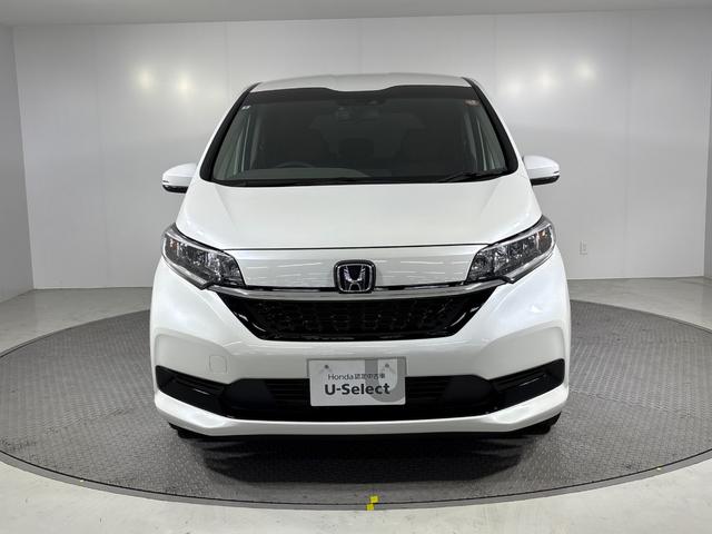 フリード Ｇ・ホンダセンシング　Ｇａｔｈｅｒｓメモリーナビ（ＶＸＭ－２２７ＶＦＮｉ）　バックカメラ　前ドラレコ　ＥＴＣ　オートリトラミラー　Ｃパッケージ　センターテーブル（6枚目）