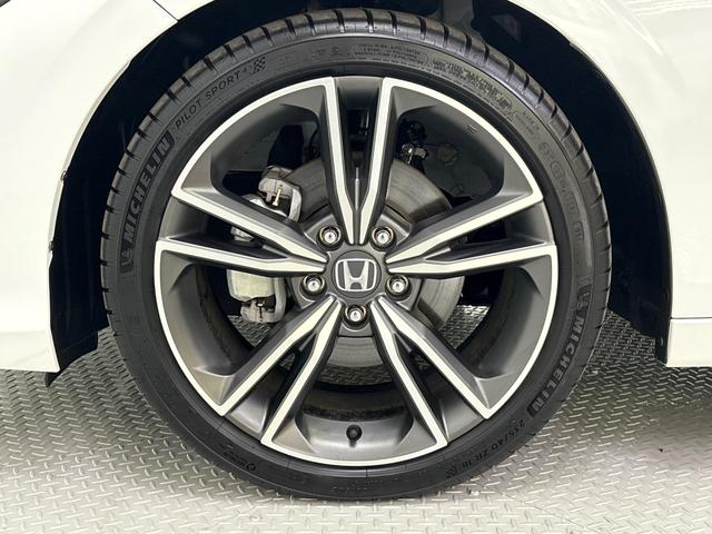 シビック ｅ：ＨＥＶＥＸ　Ｇｏｏｇｌｅ搭載９インチＨｏｎｄａＣＯＮＮＥＣＴディスプレー　ＢＯＳＥプレミアムサウンドシステム　前後ドラレコ　ＥＴＣ　電動パノラミックサンルーフ　渋滞追従機能＋トラフィックジャムアシスト（9枚目）