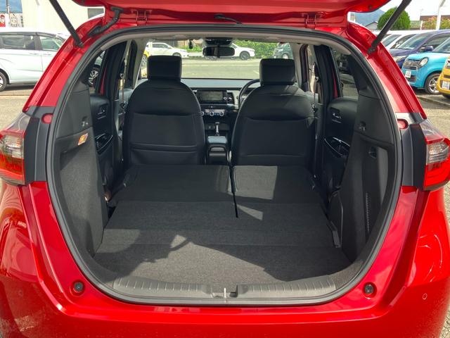 フィット ｅ：ＨＥＶホーム２０周年特別仕様車カーサ　ＨｏｎｄａＣＯＮＮＥＣＴディスプレー　ＥＴＣ　前後ドラレコ　Ｃａｓａ専用装備（16枚目）