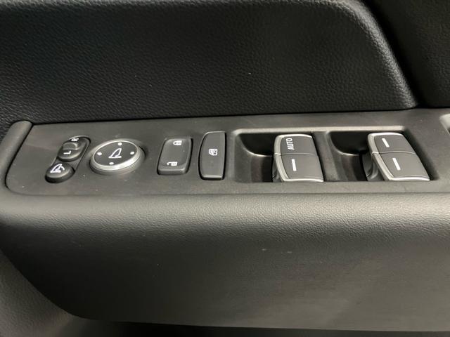 ステップワゴン ｅ：ＨＥＶスパーダ　Ｇａｔｈｅｒｓメモリーナビ（ＬＸＭ－２４７ＶＦＬｉ）　リア席モニター　ブラインドスポットインフォメーション　トリプルゾーンコントロール・フルオートエアコンディショナー　ＥＴＣ　全列ＵＳＢチャージャー（33枚目）