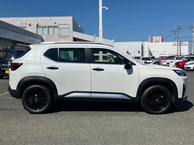 WR-V Z+ブラックスタイル Bランク車(2025年7月製造)3年車検付 本革巻ステアリングホイール+セレクトレバー リアセンターアームレスト Z+専用エクステリア BLACKSTYLE専用装備(8枚目)