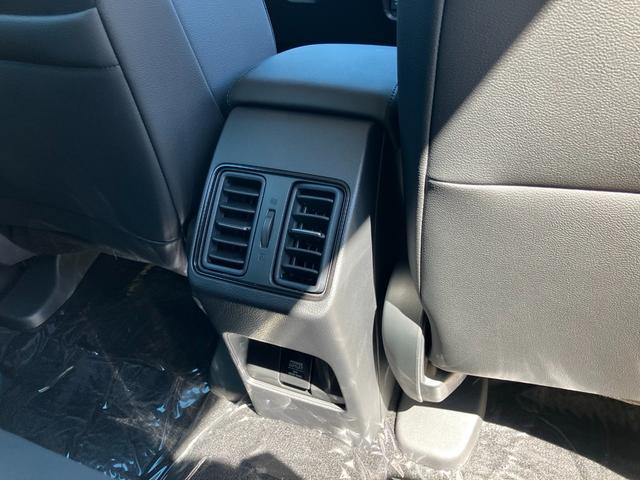 WR-V Z+ブラックスタイル Bランク車(2025年7月製造)3年車検付 本革巻ステアリングホイール+セレクトレバー リアセンターアームレスト Z+専用エクステリア BLACKSTYLE専用装備(30枚目)