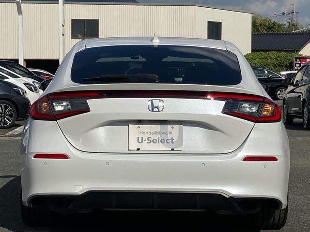 雨の日は中古車は選びにくいですよね。でも当店なら安心です。電話予約を頂ければ屋根下へ移動させて頂きます。雨でもじっくりご検討いただけます。