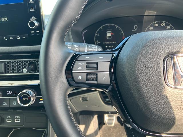 画面に視線を外すことなく音量、選曲をコントロール。安全なドライブに貢献♪