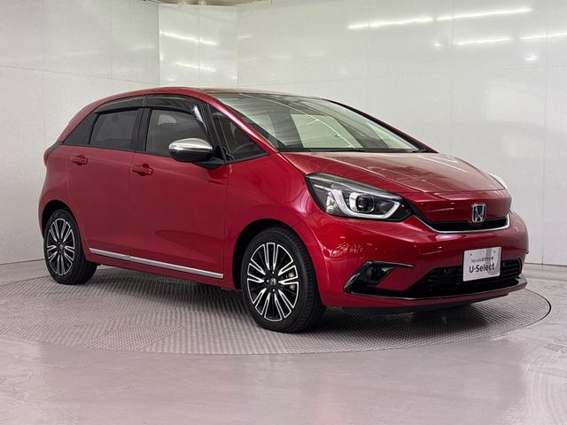 フィット ｅ：ＨＥＶリュクス　Ｇａｔｈｅｒｓメモリーナビ（ＶＸＵ－２１５ＦＴｉ）　前後ドラレコ　ＥＴＣ　ワイヤレス充電器　ＬＥＤヘッドライト　１６インチアルミホイール　ＨｏｎｄａＣＯＮＮＥＣＴ用緊急通報ボタン（6枚目）