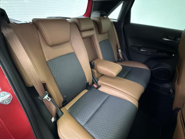 フィット ｅ：ＨＥＶリュクス　Ｇａｔｈｅｒｓメモリーナビ（ＶＸＵ－２１５ＦＴｉ）　前後ドラレコ　ＥＴＣ　ワイヤレス充電器　ＬＥＤヘッドライト　１６インチアルミホイール　ＨｏｎｄａＣＯＮＮＥＣＴ用緊急通報ボタン（12枚目）