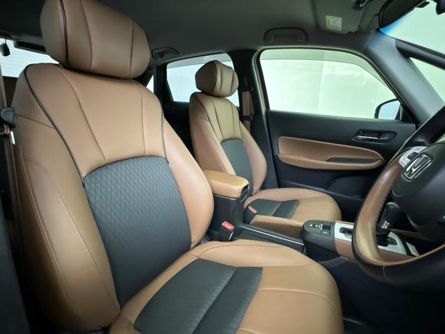 フィット ｅ：ＨＥＶリュクス　Ｇａｔｈｅｒｓメモリーナビ（ＶＸＵ－２１５ＦＴｉ）　前後ドラレコ　ＥＴＣ　ワイヤレス充電器　ＬＥＤヘッドライト　１６インチアルミホイール　ＨｏｎｄａＣＯＮＮＥＣＴ用緊急通報ボタン（13枚目）