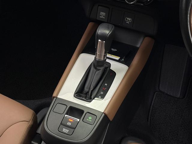 フィット ｅ：ＨＥＶリュクス　Ｇａｔｈｅｒｓメモリーナビ（ＶＸＵ－２１５ＦＴｉ）　前後ドラレコ　ＥＴＣ　ワイヤレス充電器　ＬＥＤヘッドライト　１６インチアルミホイール　ＨｏｎｄａＣＯＮＮＥＣＴ用緊急通報ボタン（15枚目）