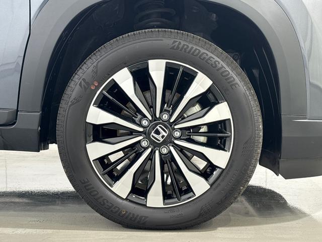 ＷＲ－Ｖ Ｚ＋　Ｇａｔｈｅｒｓディスプレイオーディオ　バックカメラ　ＥＴＣ　リアセンターアームレスト（ドリンクホルダー付）　衝突軽減ブレーキ　先行車発進お知らせ機能　歩行者事故低減ステアリング　誤発進抑制機能（12枚目）