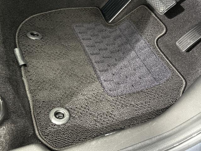 ＷＲ－Ｖ Ｚ＋　Ｇａｔｈｅｒｓディスプレイオーディオ　バックカメラ　ＥＴＣ　リアセンターアームレスト（ドリンクホルダー付）　衝突軽減ブレーキ　先行車発進お知らせ機能　歩行者事故低減ステアリング　誤発進抑制機能（29枚目）