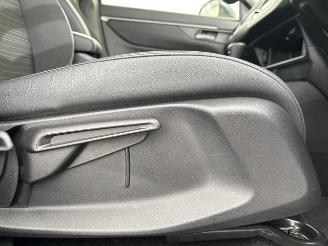 ＷＲ－Ｖ Ｚ＋　Ｇａｔｈｅｒｓディスプレイオーディオ　バックカメラ　ＥＴＣ　リアセンターアームレスト（ドリンクホルダー付）　衝突軽減ブレーキ　先行車発進お知らせ機能　歩行者事故低減ステアリング　誤発進抑制機能（30枚目）