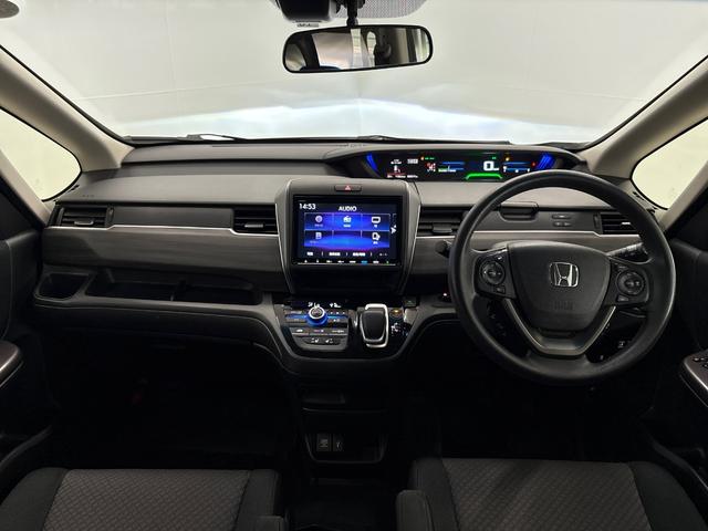 フリードハイブリッド ハイブリッド・Ｇブラックスタイル　Ｇａｔｈｅｒｓメモリーナビ（ＶＸＭ－２３７ＶＦＮｉ）　バックカメラ　ＥＴＣ　ＨｏｎｄａＳＥＮＳＩＮＧ　両側電動スライドドア　ＬＥＤヘッドライト＋アクティブコーナリングライト　ＢＬＡＣＫＳＴＹＬＥ（3枚目）